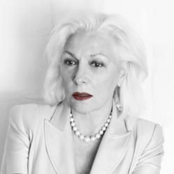 Denise Robinson The Designer Real Estate Agent - Denise Robinson, is a licensed Realtor with HOMESMART who specializes in the Luxury Real Estate market