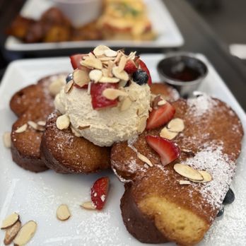 Fambrini's Cafe - Fat and Fluffy French Toast - Sandwiches Near Me - Palo Alto, California Fambrini's Cafe - Fat and Fluffy French Toast - Sandwiches Near Me - Palo Alto, California