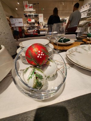 Crate & Barrel by null