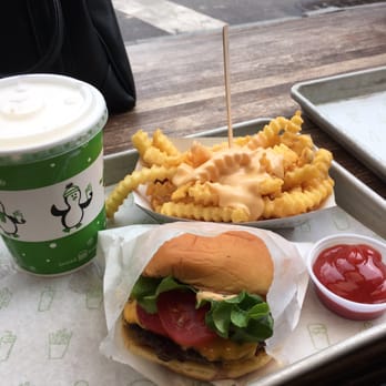 Shake Shack Upper West Side - Fast Food Near Me - New York, New York
