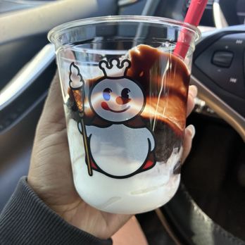 Mixue - Vanilla and extra chocolate sundae $3.49 - Ice Cream & Frozen Yogurt Near Me - Sunnyvale, California