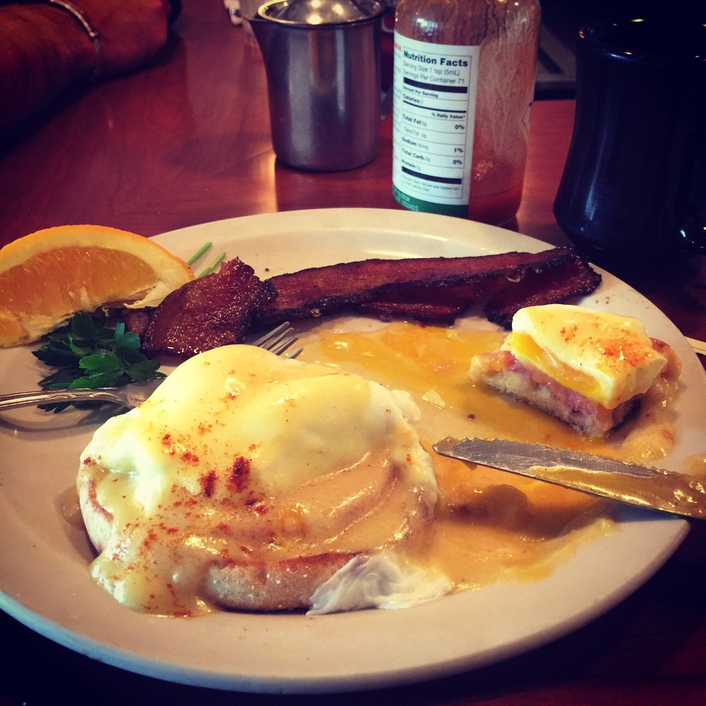 Bistro On The Glen - Eggs Benedict and bacon - American Near Me - Glendale, Wisconsin Bistro On The Glen - Eggs Benedict and bacon - American Near Me - Glendale, Wisconsin