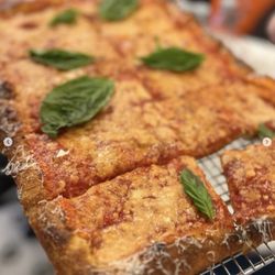 Pipinelli’s Pizza Parlor
