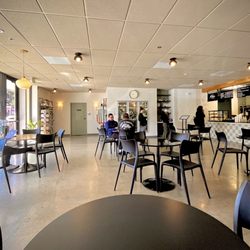 Koin Coffee - Inside
