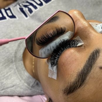 Brats Luxury Vanity - Eyelash Extensions - Eyelash Service Near Me Brats Luxury Vanity - Eyelash Extensions - Eyelash Service Near Me