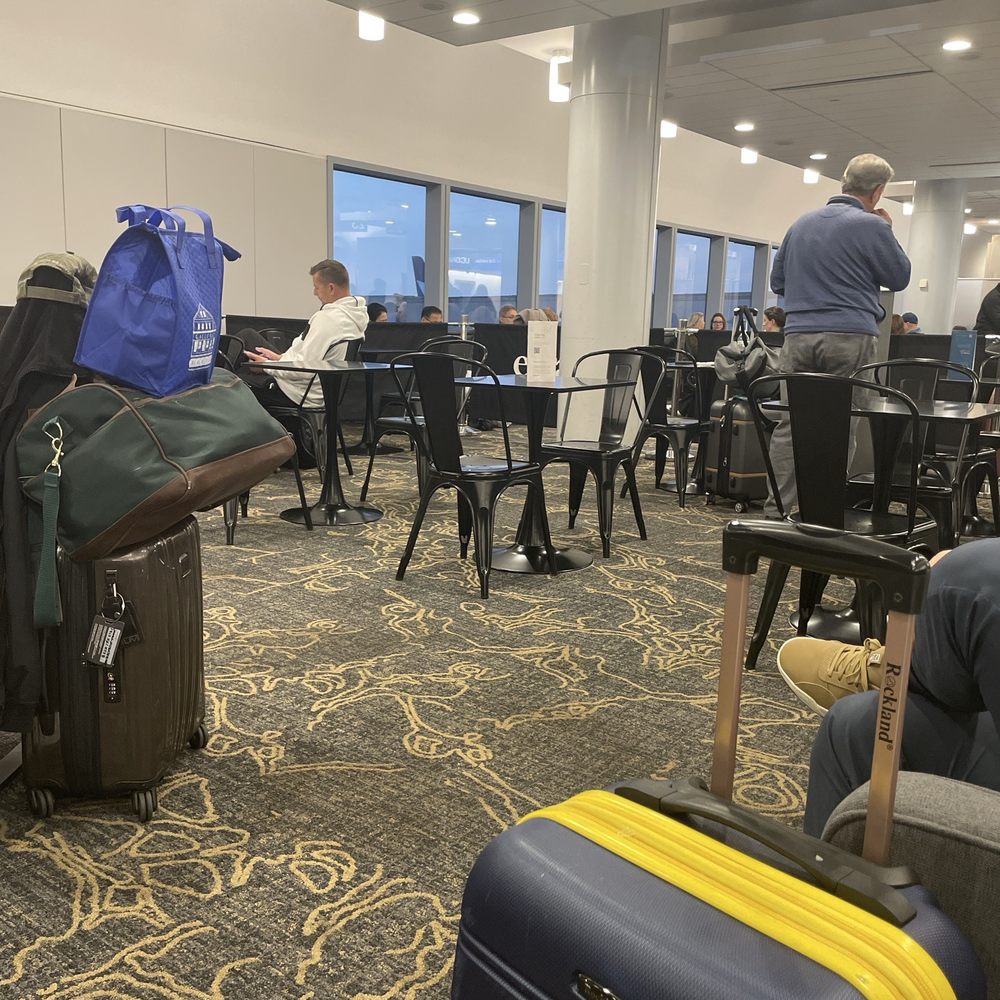 Escape Lounge - Airport Lounges Near Me - Windsor Locks, Connecticut