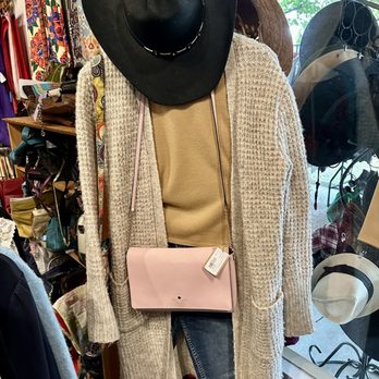 Manifest - Pink Kate Spade purse. - Used, Vintage & Consignment Near Me - Carmel  Valley, California