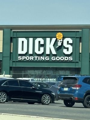 DICK'S Sporting Goods by null