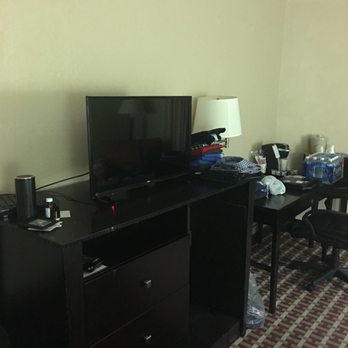 Ramada by Wyndham Gainesville - Yea! Tiny TV. - Hotels Near Me - Gainesville, Georgia Ramada by Wyndham Gainesville - Yea! Tiny TV. - Hotels Near Me - Gainesville, Georgia
