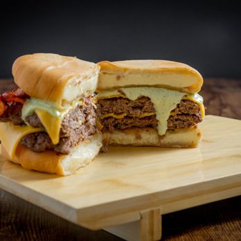 Todo Massas -  sandwich cut in half - Venezuelan Near Me - Orlando, Florida