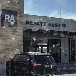 Exterior outside entrance of Realty Austin Compass - Southwest - Home shopping - Austin, Texas Exterior outside entrance of Realty Austin Compass - Southwest - Home shopping - Austin, Texas