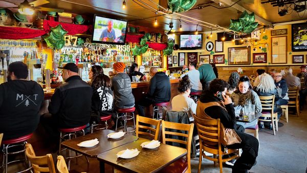 7 Mile House Sports Bar & Grill by null