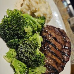 BJ's Restaurant & Brewhouse - Ribeye with broccoli and mashed potatoes
