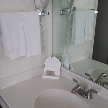 Kings Inn San Diego - Woooohooo for a built in hair dryer - San Diego, CA