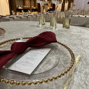 Nikki Nicole Events - Wedding Table setting - Wedding Planning Near Me Nikki Nicole Events - Wedding Table setting - Wedding Planning Near Me