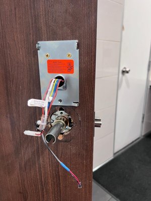 24/7 LOCKSMITH - Call Now for a Free Quote : (818) 825-9450. CGL Locksmith is your trusted local locksmith, proudly serving homes and businesses with fast, reliable, and affordable service. We specialize in residential and commercial lock installation, repair, rekeying, and emergency lockout services. — Available 24/7 for your convenience. We are committed to keeping your property safe and secure. 10+ years of experience, including high security lock and master key systems and more . Call now for a free Estimate !