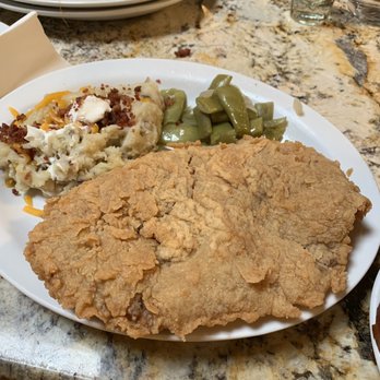 Cheddar's Scratch Kitchen - Chicken fried steak with green beans and loaded mashed potatoes - American Near Me - Houston, Texas
