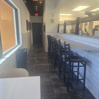 How Ya Dough'n Pizza - Seating - Pizza Near Me - Boca Raton, Florida