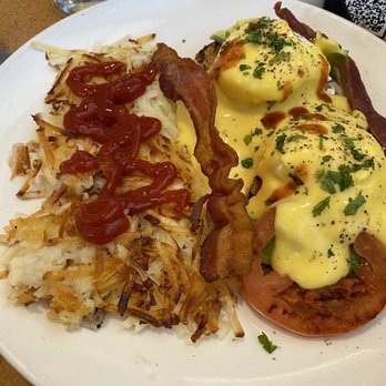 Antoine's Cafe - California Benedict - Breakfast & Brunch Near Me - San Clemente, California