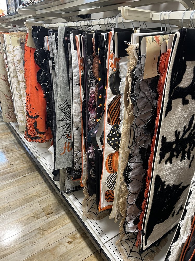 HOMEGOODS Updated September 2024 21 Reviews 34 Airport Sq, North