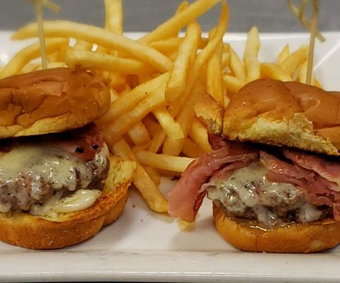 Nosh Restaurant and Wine Lounge by null