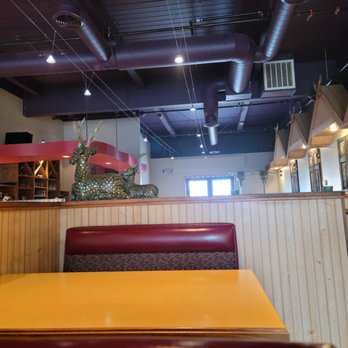 Sweet Rice - A typical table and some of the decor in Sweet Rice - Thai Near Me - Oak Harbor, Washington