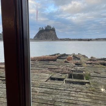 River's Edge Restaurant - Seafood Near Me - La Push, Washington River's Edge Restaurant - Seafood Near Me - La Push, Washington