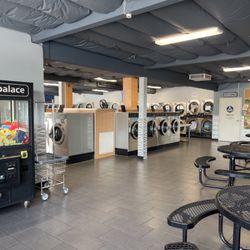 MegaWash Laundromat - Carmichael