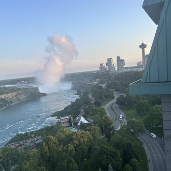 Sheraton Fallsview Hotel - Hotels Near Me - Niagara Falls, Ontario