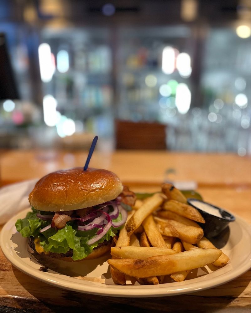 Food from Winking Lizard Tavern