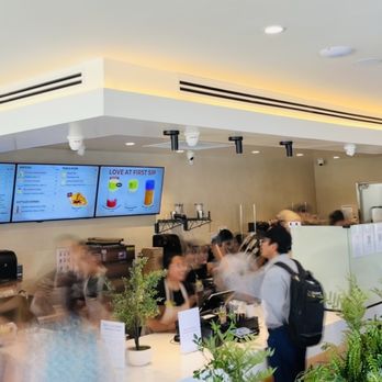 Da Vien Coffee - Interior, full of people waiting and picking up their drinks - Coffee & Tea Near Me - Rosemead, California Da Vien Coffee - Interior, full of people waiting and picking up their drinks - Coffee & Tea Near Me - Rosemead, California