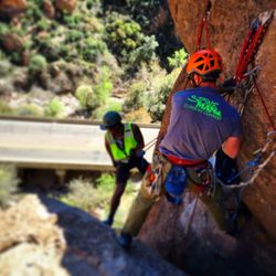 StoneMan Climbing Co - Rappelling adventure during an endurance race with TPK