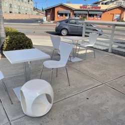 Bowls N Brews - Cute seating area :))