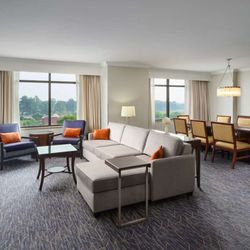 Hilton Richmond Hotel & Spa/Short Pump - Guest room