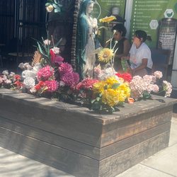 Juanito El Sobador - Outside waiting area