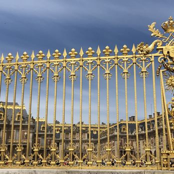 Château de Versailleo - The gate to the palace - Landmarks & Historical Buildings Near Me - Versailles, 78 Château de Versailleo - The gate to the palace - Landmarks & Historical Buildings Near Me - Versailles, 78