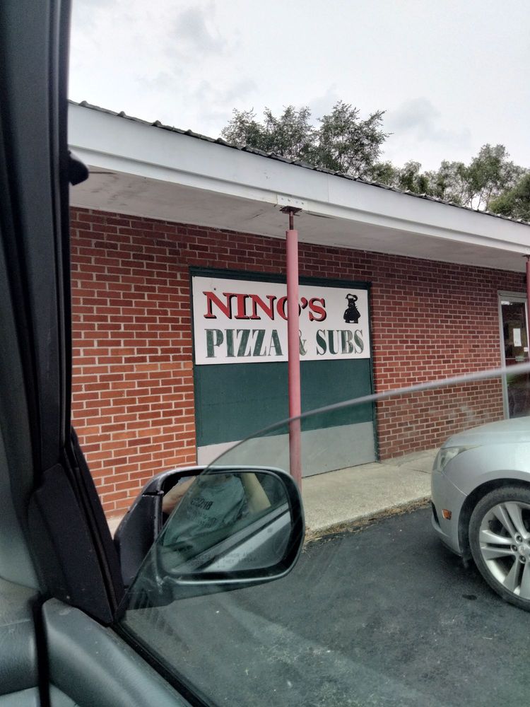 Ninos Pizza & Subs Logo