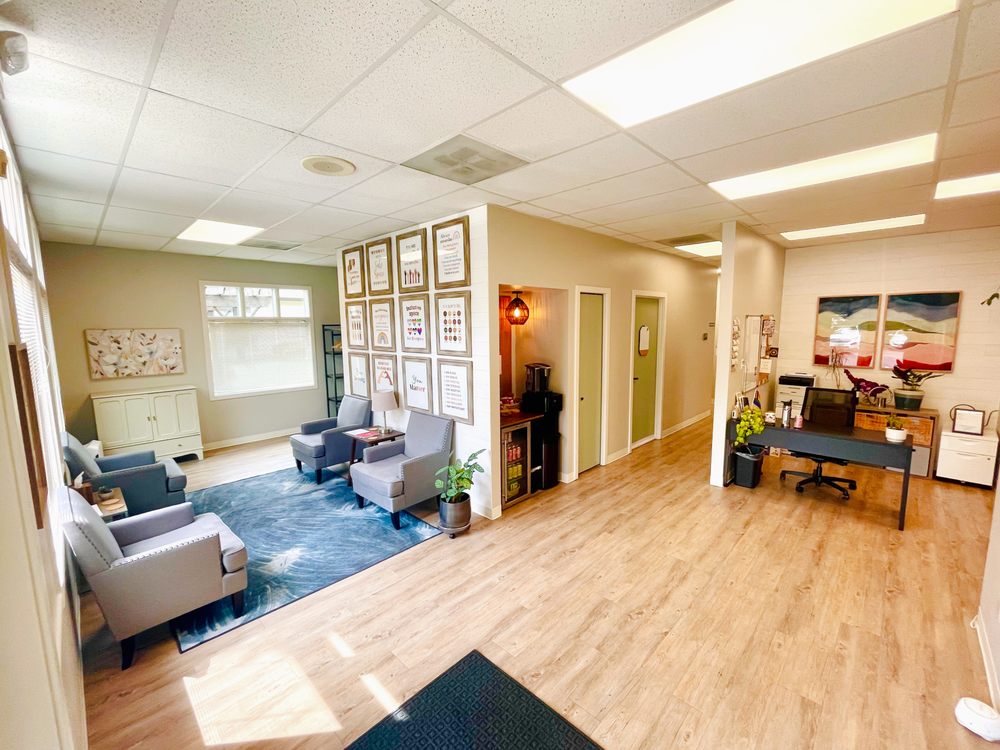 Mandi Murtaugh Physical Therapy & Yoga Logo