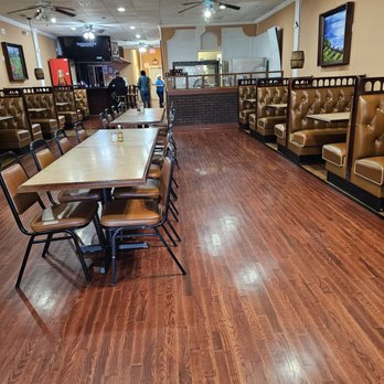 El Paraiso Honduran Restaurant - The interior of the restaurant as one enters. - Latin American Near Me - Roanoke, Virginia