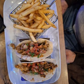 Yogi's Bar & Grill - Jamaican Jerk Tacos & Fries - Sports Bars Near Me - Upper Arlngtn, Ohio