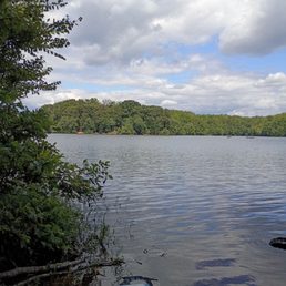 Picnic tables and a pretty lake to fish at. Picnic tables and a pretty lake to fish at.