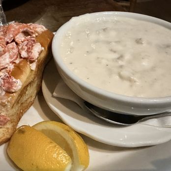 Thirsty Whale - Lobster roll and clam chowder - American Near Me - Bar Harbor, Maine