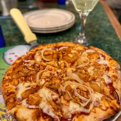 Mario's Italian Cafe - LG BBQ Chicken Pizza
