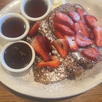 Red Apple Cafe - French Toast, strawberries, syrup and chocolate sauce - Breakfast & Brunch Near Me - Fresno, California