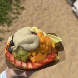 Maui Fruit Ninja - Papaya Fruit bowl with açaí & macnut butter