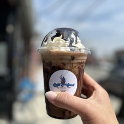 Light & Sweet Coffee and Ice Cream Parlor