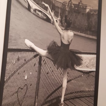 L'Atelier Saint-Germain - Beautiful picture, should've put a mirror to help with the micro sized room... - Hotels Near Me - Paris, 75