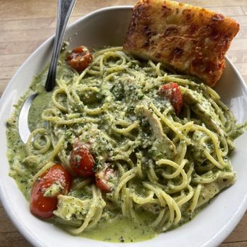 Hideaway House - Chicken Pesto Pomodoro* - Pizza Near Me - Sedona, Arizona