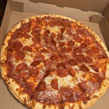 Rosa's Italian Restaurant - Extra large pepperoni pizza - Italian Near Me - Bakersfield, California