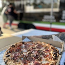 Italia Pasta e Pizza - Carnivora - salami, bacon, sausage, tomato sauce, basil